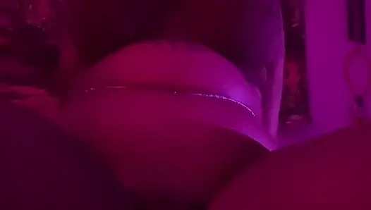 Cewek kulit hitam lagi asik ngentot dildo sendirian