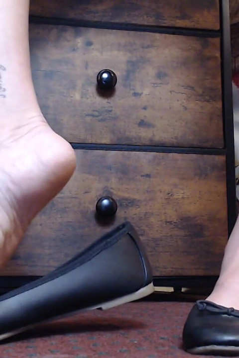 Black ballet flat dipping