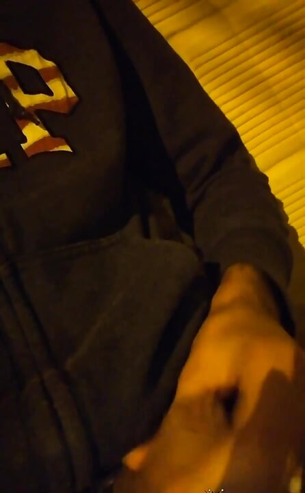 J'adore me branler dehors