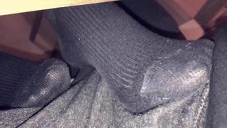 Freundin gibt Socken-Job in stinkende Socken!