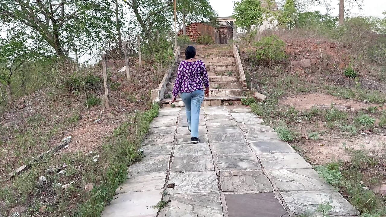 Stranger girl, park me mili I'm lucky boy mane uske maze liye paiso me , Full Hindi Viral Video