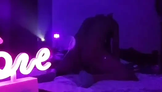 Bahkan Donald ingin mendapatkan tangannya pada wanita kaya dan lezat ini