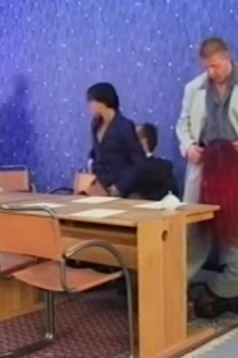 汚いオフィスのビッチたち!