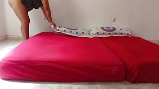 Meksička svekrva čisti gostinjsku sobu u tangama 4