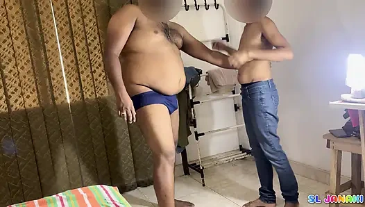 Шри-Ланкийская пухлый мужик занимается сексом с 46-летней стройной милфой в гостиничном номере