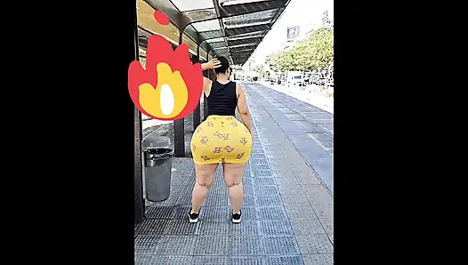 Big ass waiting for the bus in Argentina