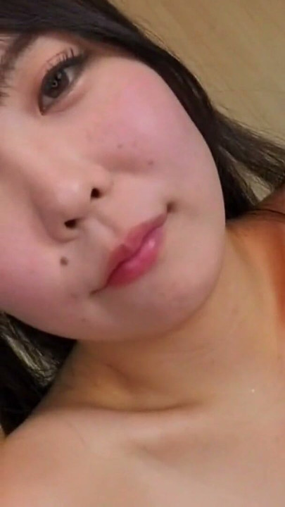 On the fringes of the entertainment industry, G-cup woman Ririka (23) works in pillow sales, a namai-style P-activity woman [Confirmed to become a sex buddy → a girl] | Clip 2