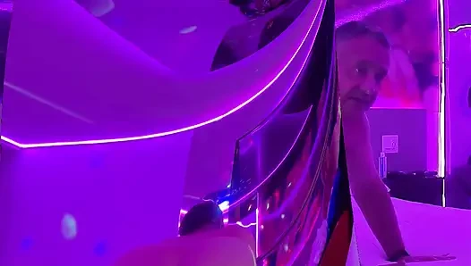 Neon Green Blacklight'ta iyi görünüyor