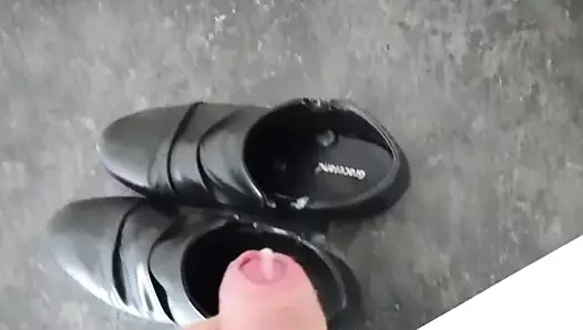 ayakkabıya boşalmak