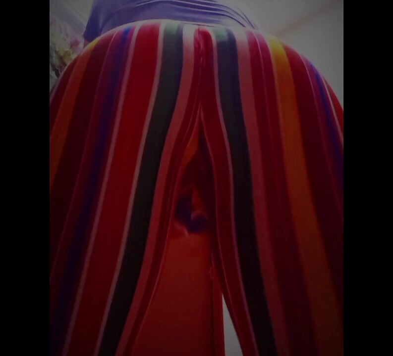 Гореща съм, задникът ми гори. Ела и потуши огъня ми 🌈🫠🫦🥵.