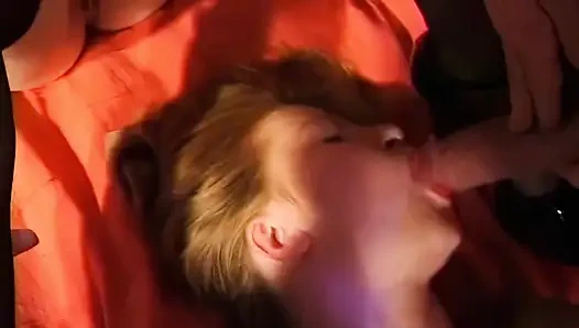 GGG — брызгает мне в лицо! Волосатая шлюха получает всю порцию спермы в лицо!