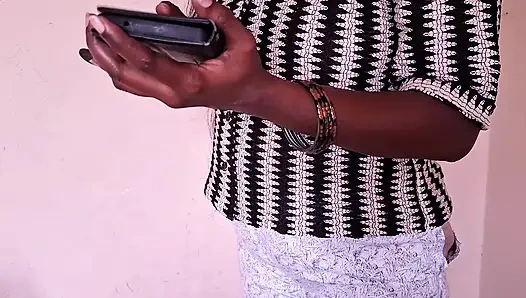 Kız arkadaş karmaşık sahibiyle seks sırasında erkek arkadaşını çağırıyor