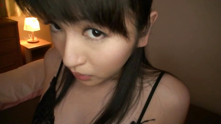 白衣脱ぎ、黒いランジェリー、そして止められない渇望