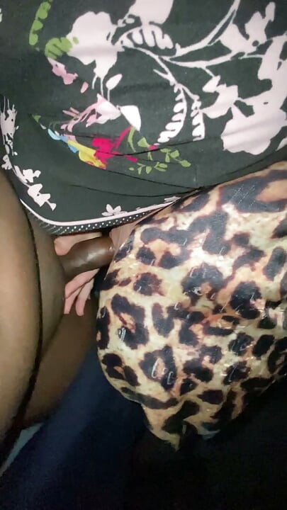 Snowbunny nyepong kontol sampai aku muncrat