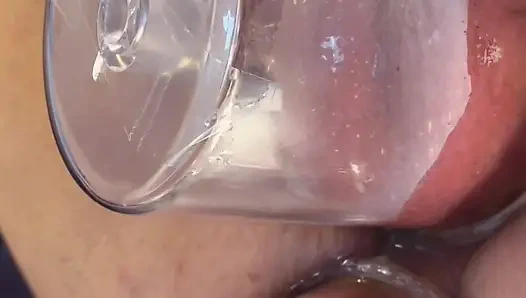 Экстремальная двойная вакуумная накачка задницы и киски крупным планом