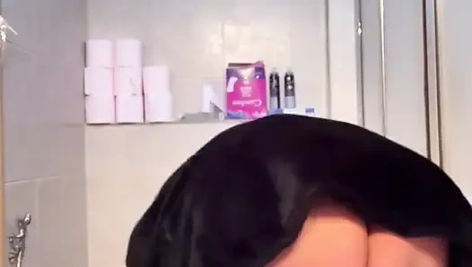 BBW in Fur Coat and Gold Heels: Brazilian Goddess Breaks New Toilet with Gassy Egg Plops