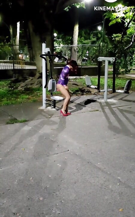 Sissy Dildoing Her Ass in the Park to Be Fucked Right There