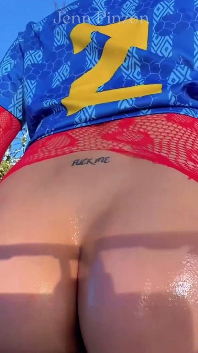 Η Όμορφη Αδύνατη Κολομβιανή Jenn Pinzon Παίρνει Creampie στο Βουνό με τον Μεγάλο της Κώλο