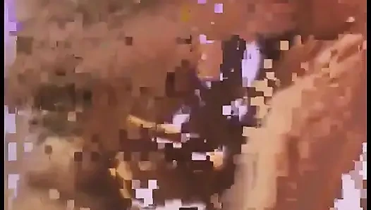 Sarışın güzellik azgın adama ıslak amını yalatıyor
