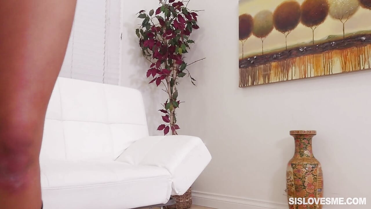 Latina stepsis practices oral with her stepbro