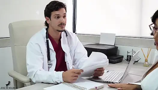 Eine angehende Krankenschwester überreicht ihren Lebenslauf Dr. JOE