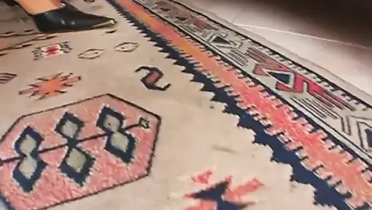 Ateşli sarışın ırklararası sikişte büyük zenci yarağını emiyor