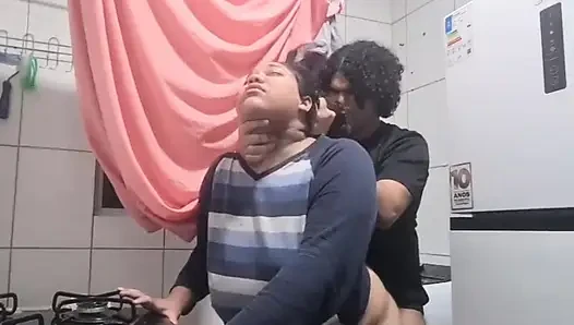 Ibu tiriku minta aku mandi!