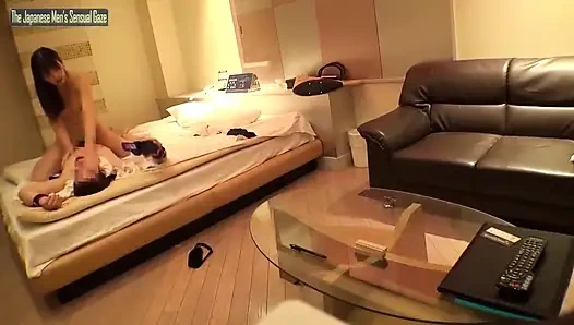 Goddessride f-cup güzellik kontrolü eline alıyor, arkadaşının itaatkar oğlunu derin sıcak bir boşalmaya itiyor