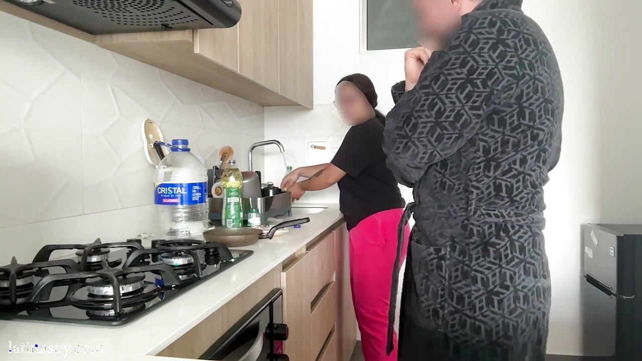 bucătărie cu țâțe latino, partea 1