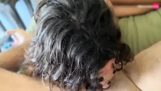 Ruhunu emerken götünü parmaklıyor ve sonra yutıyorum