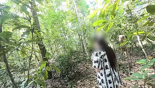 Thai girl walks and brags about peeing pain in the forest, but pushes to masturbate Thai Voice