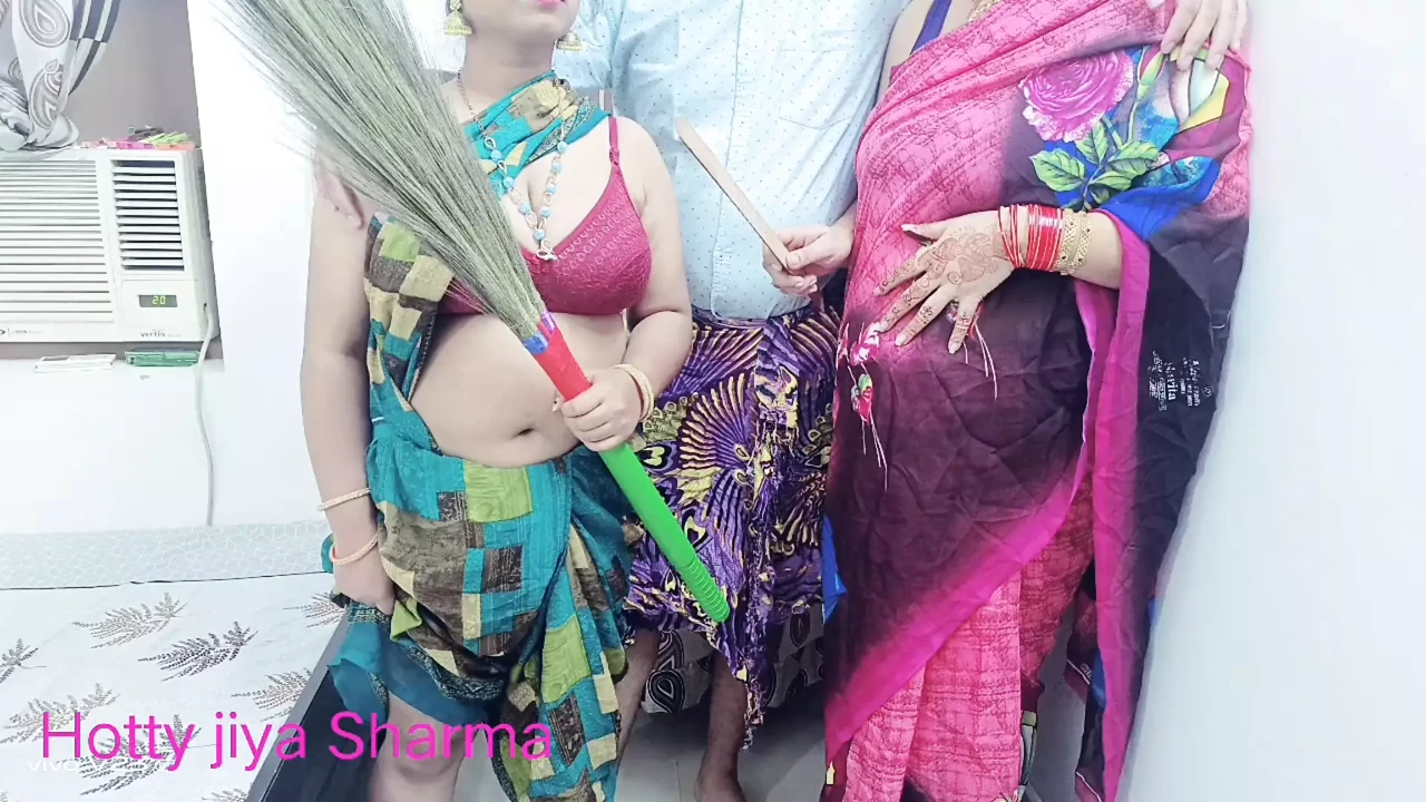 XXX Beautiful Indian aunty shared his husband with maid!! Desi latest 2024 hot threesome sex