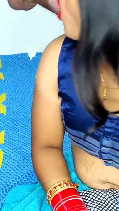 Komal bahut hi khubsurat hai sadi aur blouse very sexy komal bhabhi | Clip 1