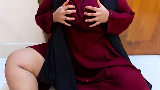 Istri muslim arab dengan pantat bahenol lagi asik ngentot sama teman suaminya sendiri