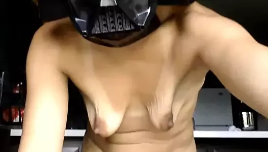 Darth Vader, fille nue devant une webcam
