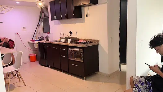 Ich nutze die Tatsache, dass meine stiefmutter in der Waschmaschine stecken bleibt, um ihr eine gute zu geben.