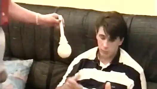 Мужчину заполнили две зрелые женщины