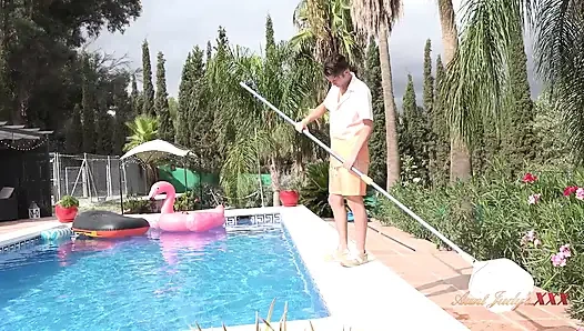 Auntjudysxxx - 47 yaşındaki büyük memeli olgun orta yaşlı seksi kadın marie havuz çocuğuyla sikişiyor