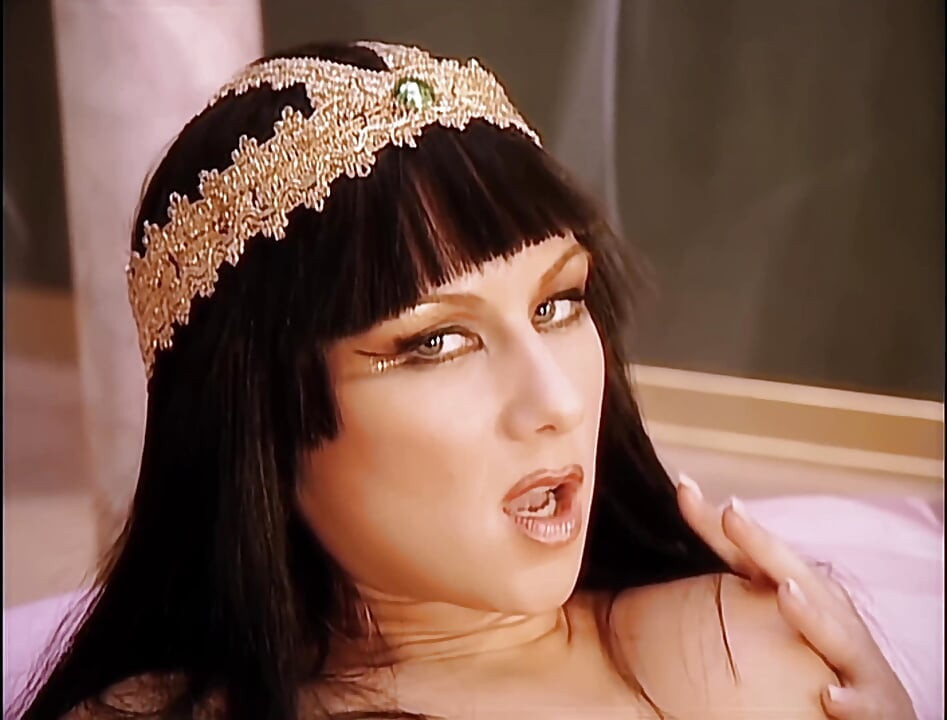 Si cantik cleopatra ngentot sama komandan pasukan Romawi
