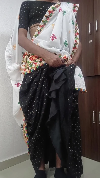 Wear ghaghracholi and do mastrubation