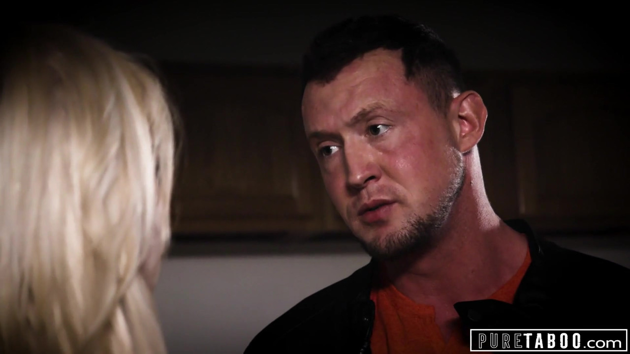 純粋なタブー、セクシートランスガールが悲しみの男をやる