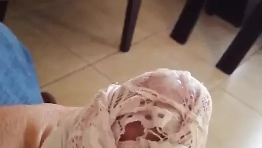 Cum üzerinde külot karısı 02