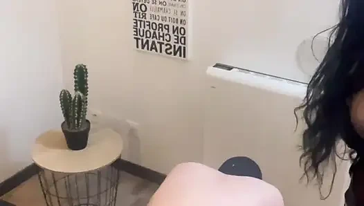 Tracht Prügel, eine Strafe, die seinen Fehlern entsprach...