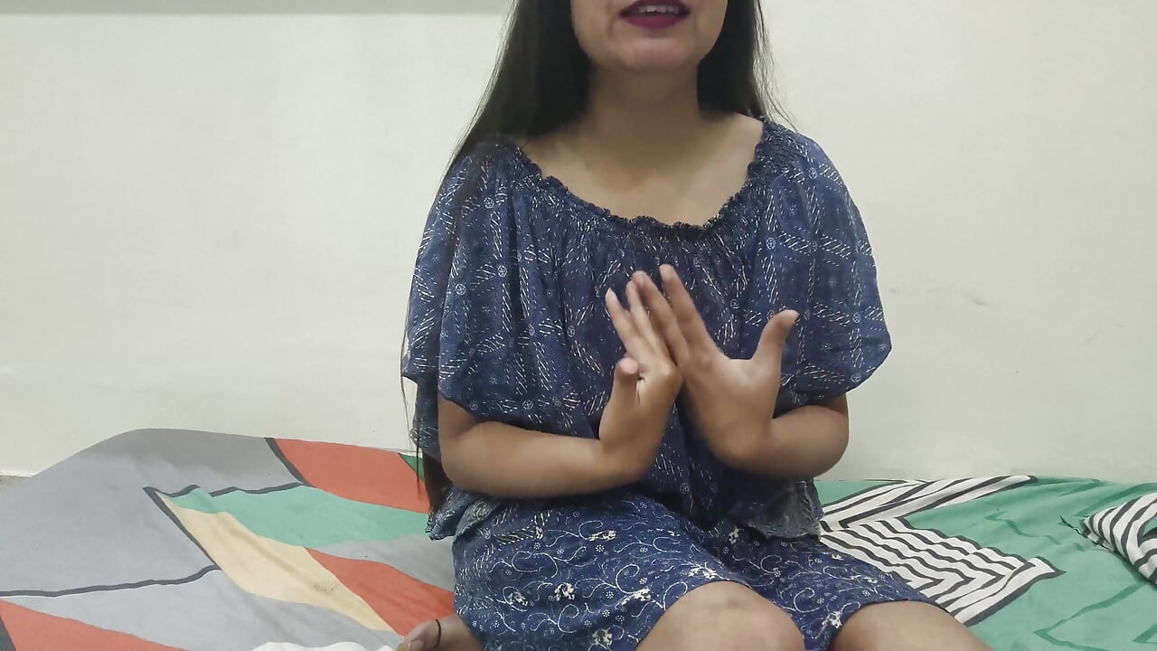 Saara indiană excitată se masturbează într-un videoclip XXX foarte sexy