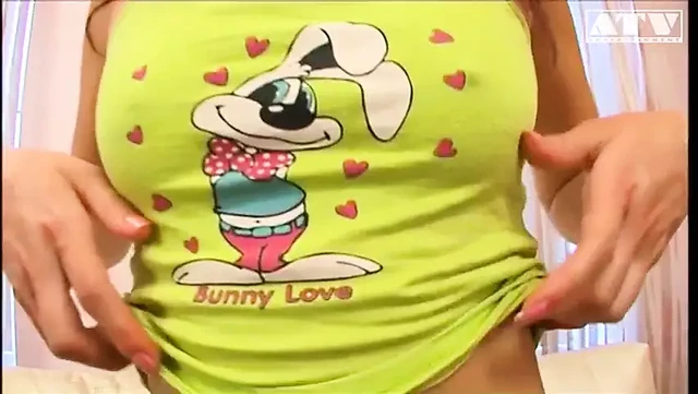 Evelyn a slutty no longer virgin with dark hair masturbates