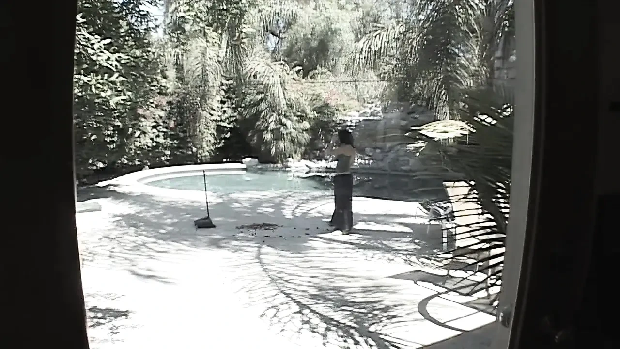 性感女郎在一根巨大的鸡巴插入她紧致的阴户后吞精