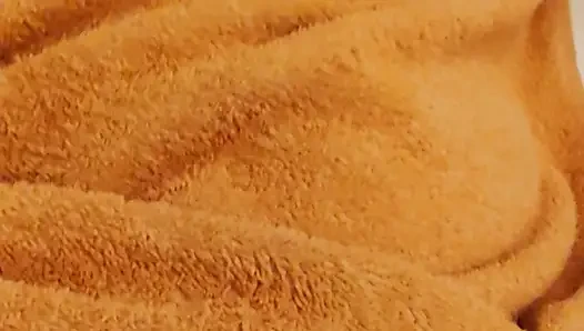 Überraschung, meine stiefschwester in einem handtuch in meinem zimmer! Es ist zeit, auf ihn zu kommen!