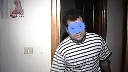 Milf bertopeng suka kontol besar berbulu di pantat