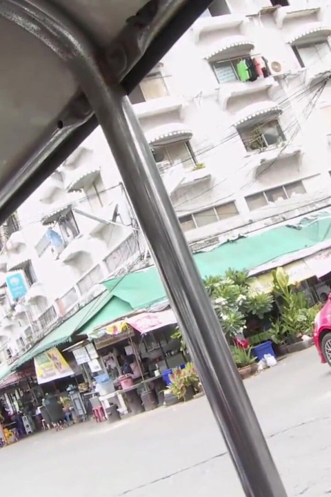 Regordete culo peludo tailandés consigue un paseo medio