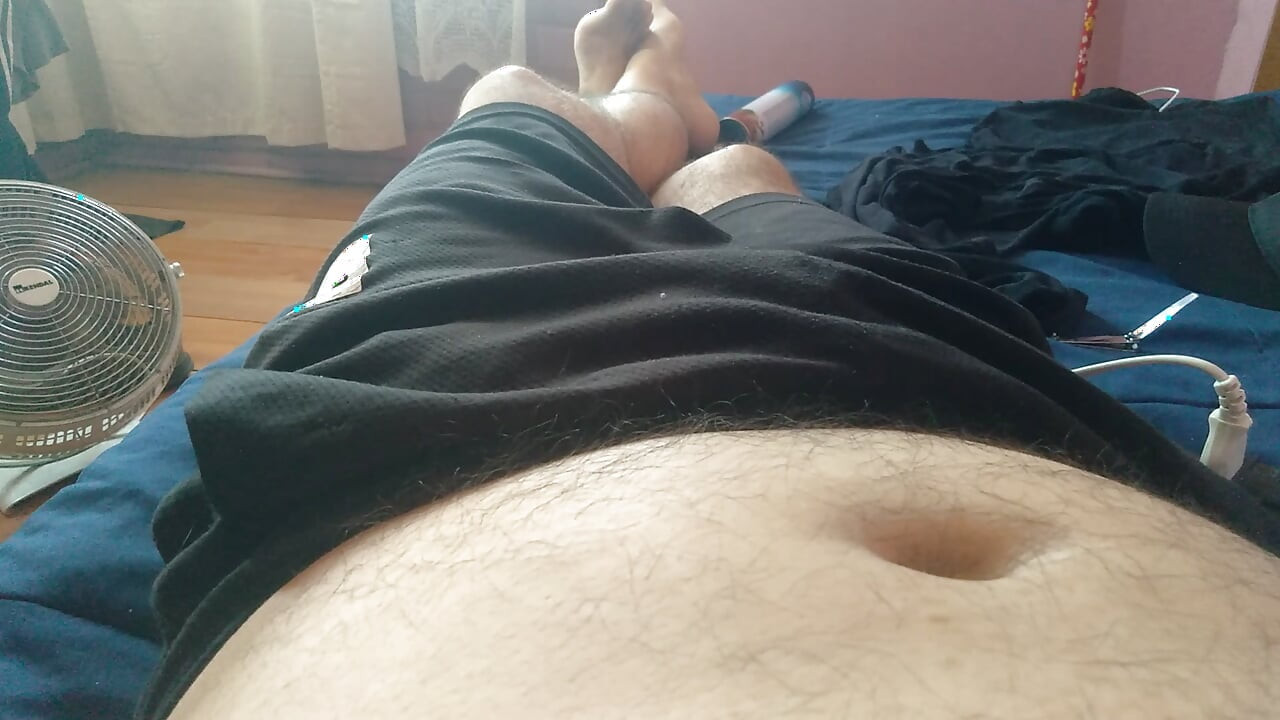 הומו בודד מחפש מישהו לחלוק איתו את הזין העצום שלו